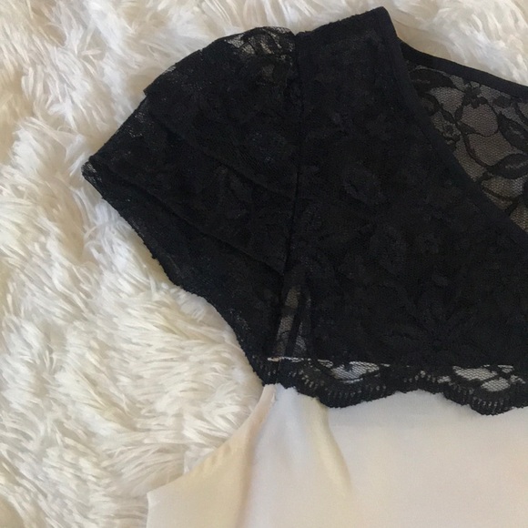 Cap Sleeve ruffle accent black lace and ivory - Picture 5 of 6